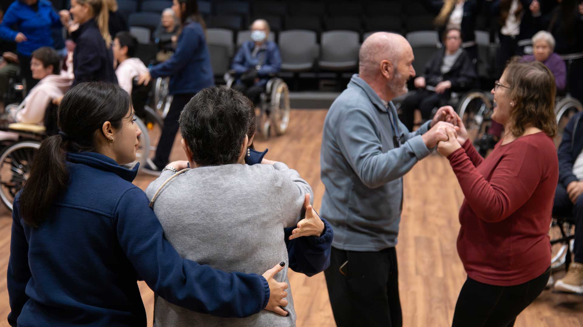 Staff do CMRA dança com utentes
