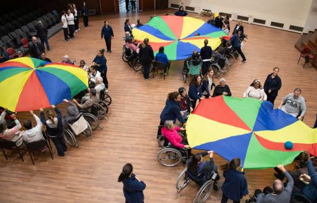 Utentes do CMRA agitam bandeiras