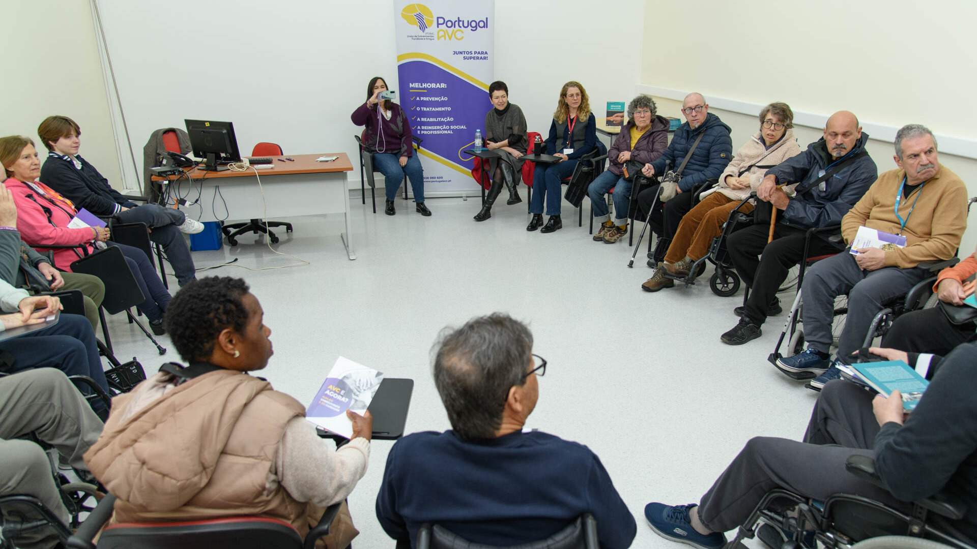 O Grupo de Ajuda Mútua de Sobreviventes de AVC reuniu-se em Alcoitão para conhecer as histórias de quem já por lá passou