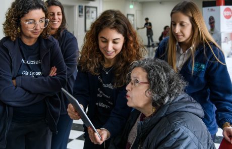 Dia Europeu da Terapia da Fala 1 Participantes ajudados por auxiliares