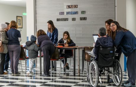 Dia Europeu da Terapia da Fala 3 Participantes sentados numa roda