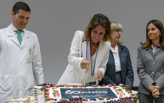 Cortar do bolo de aniversário