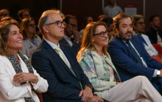 Staff do CMRA e administradores da SCML sentados no auditório