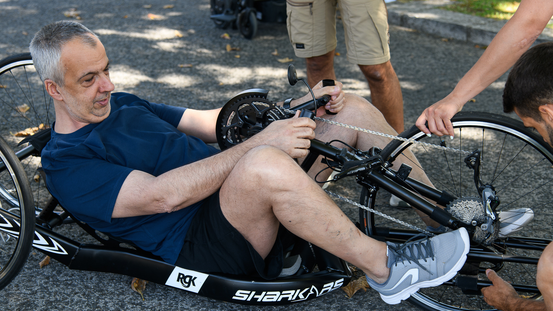 Utente do CMRA testa modalidade de ciclismo em cadeira de rodas