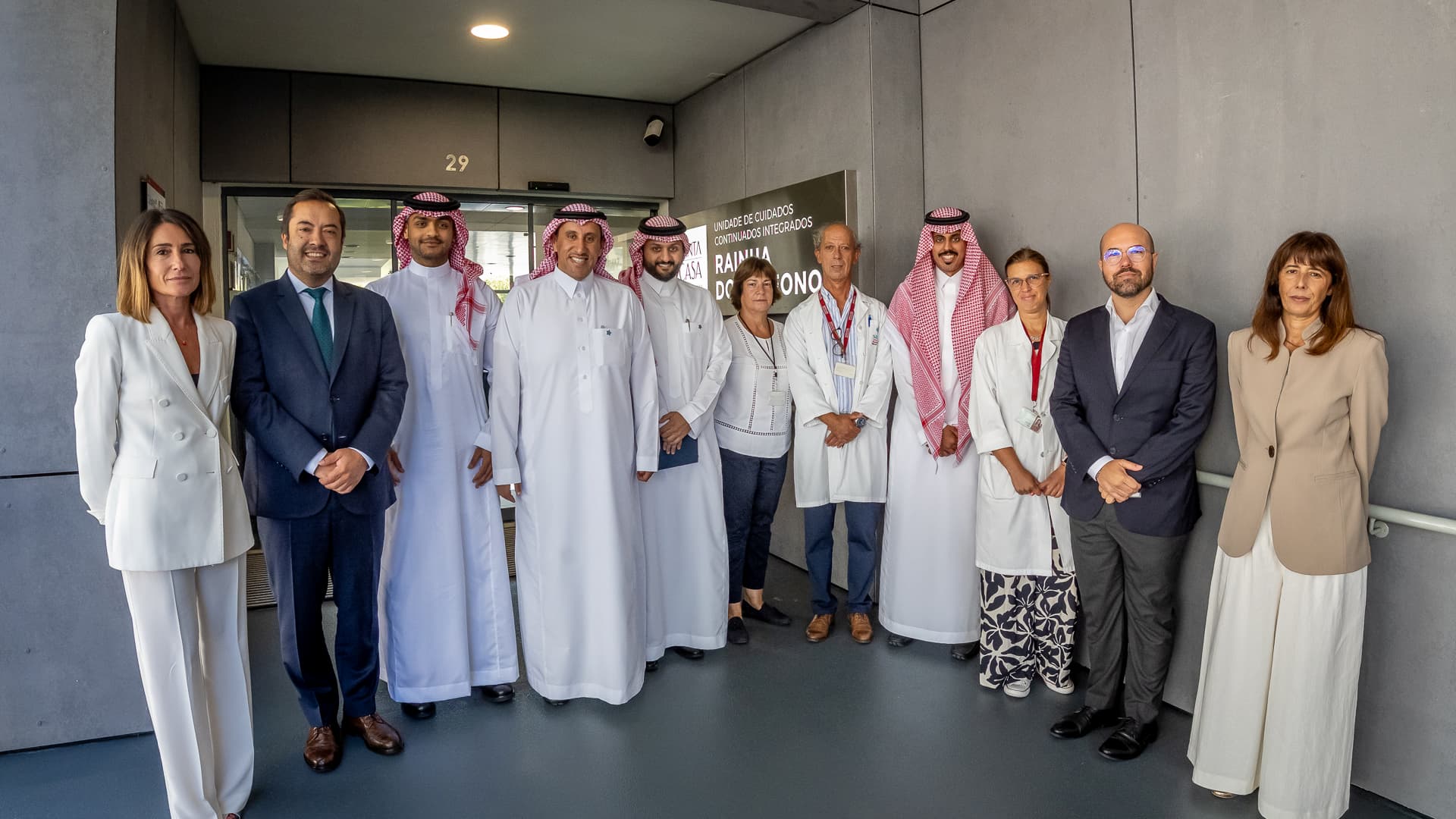 Membros da delegação saudita com André Brandão de Almeida