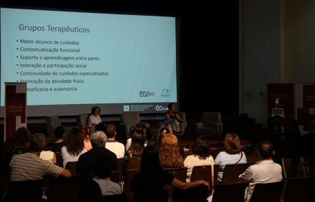 Palestrante apresenta estudo no auditório do CMRA